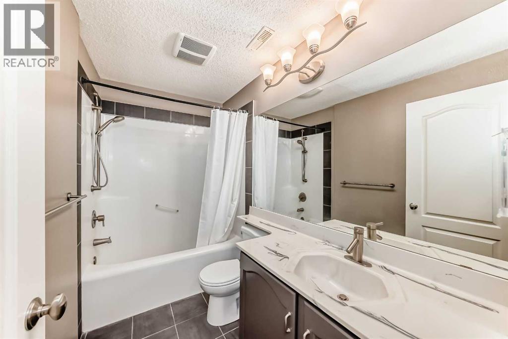 668 Scimitar Bay Nw, Calgary, AB - Indoor Photo Showing Bathroom