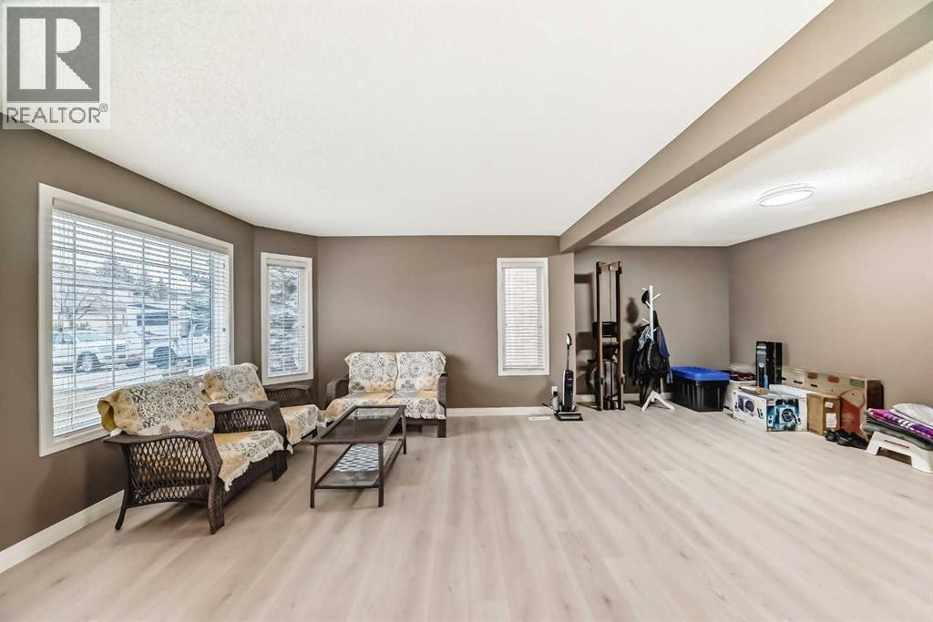 668 Scimitar Bay Nw, Calgary, AB - Indoor