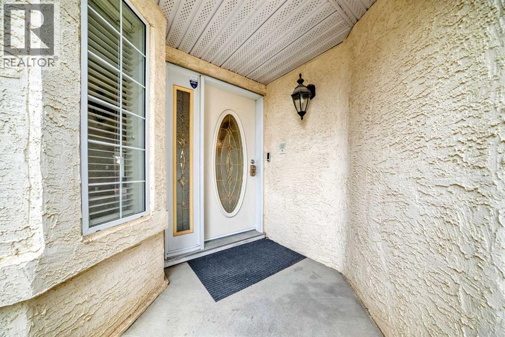 668 Scimitar Bay Nw, Calgary, AB - Outdoor