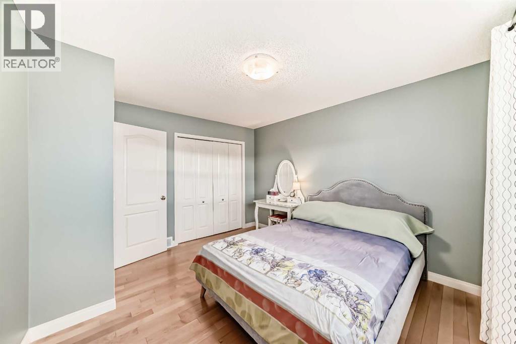 668 Scimitar Bay Nw, Calgary, AB - Indoor Photo Showing Bedroom
