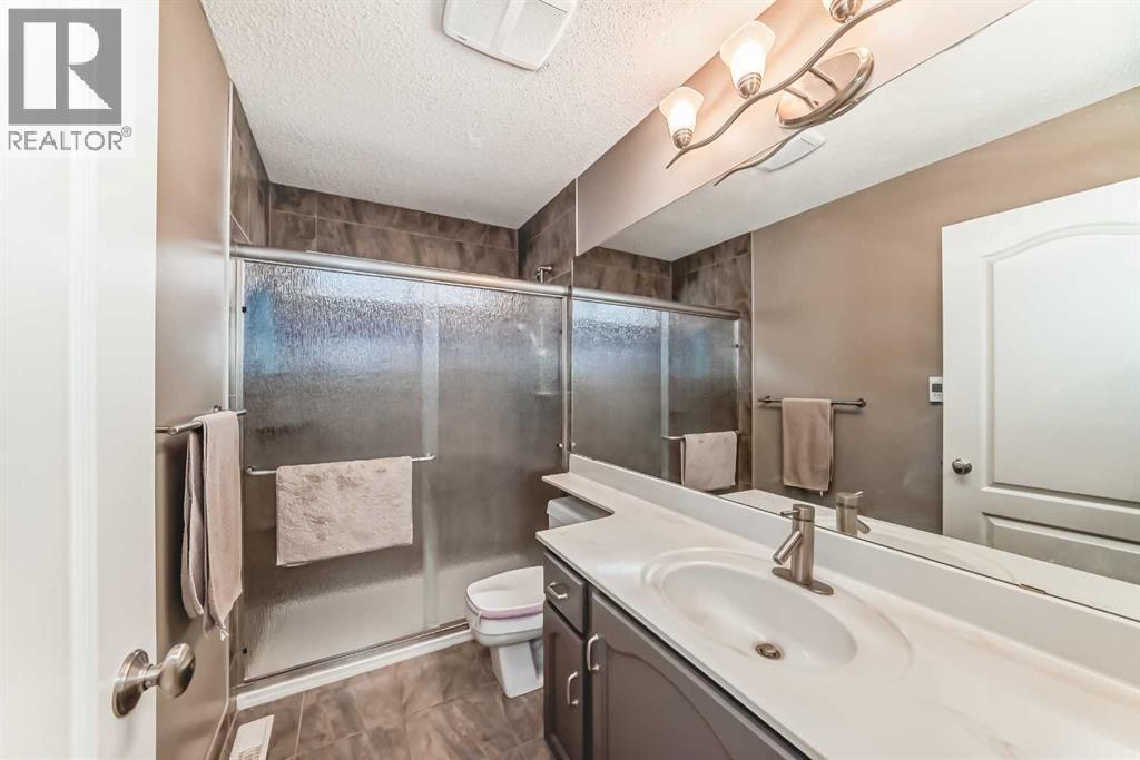 668 Scimitar Bay Nw, Calgary, AB - Indoor Photo Showing Bathroom