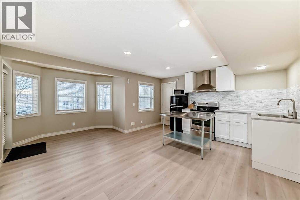 668 Scimitar Bay Nw, Calgary, AB - Indoor Photo Showing Kitchen