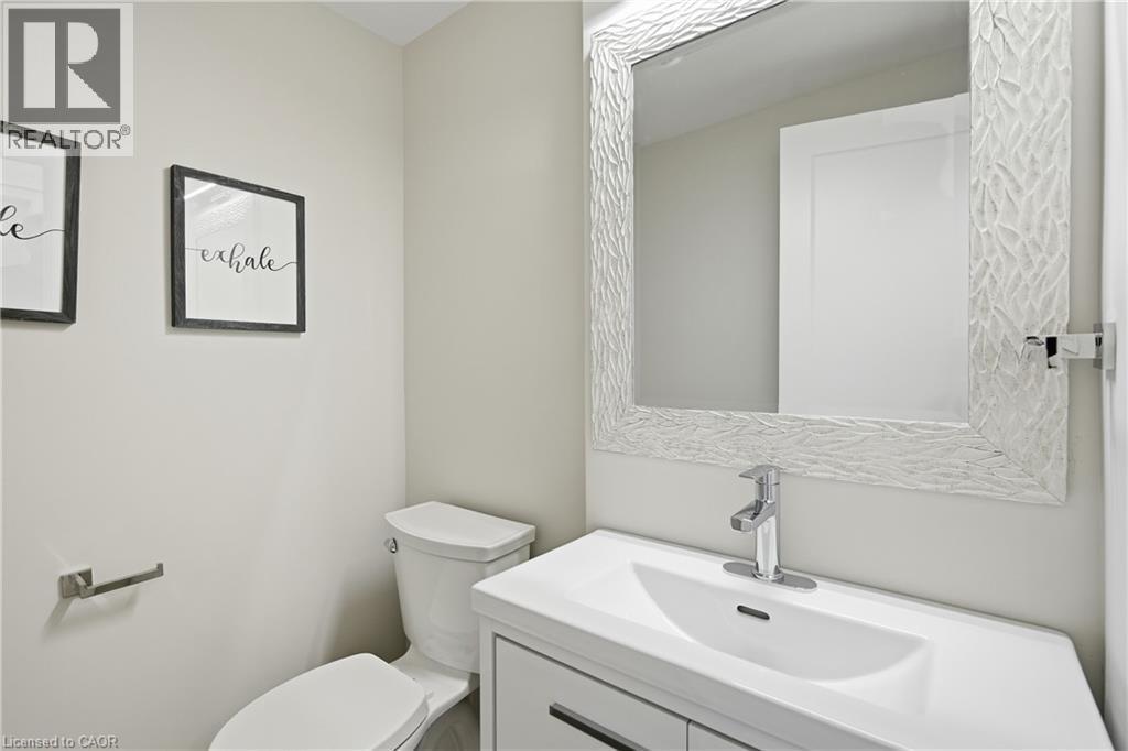 26 Clifton Downs Road, Hamilton, ON - Indoor Photo Showing Bathroom