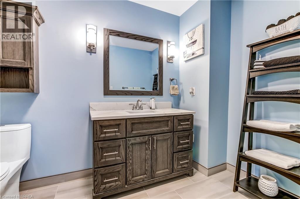 4 Maple Crescent, Paris, ON - Indoor Photo Showing Bathroom