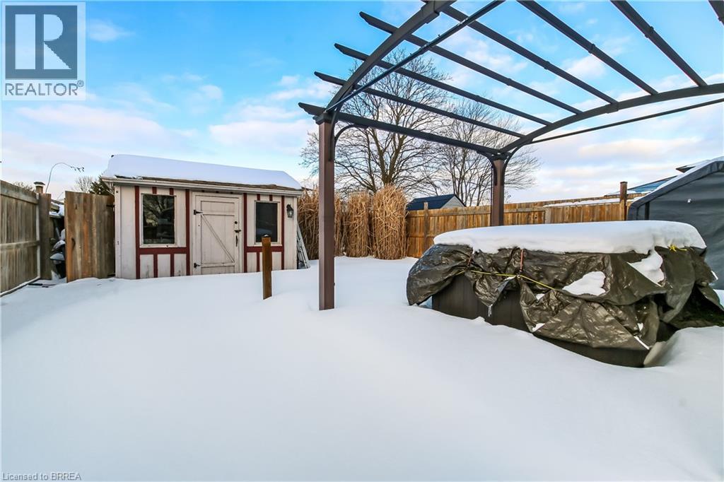 4 Maple Crescent, Paris, ON - Outdoor