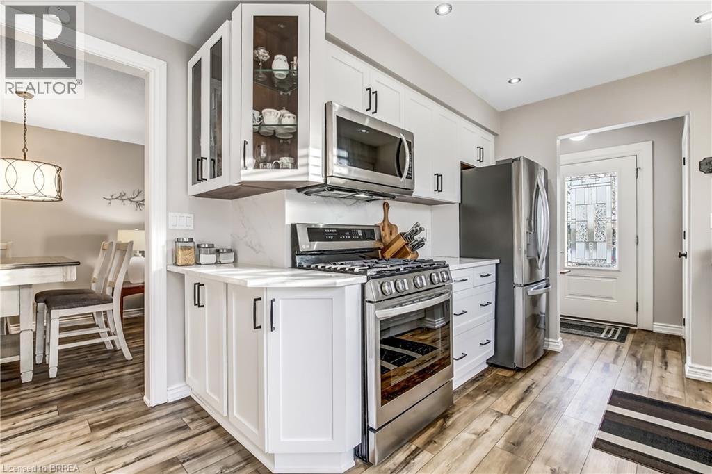 4 Maple Crescent, Paris, ON - Indoor Photo Showing Kitchen