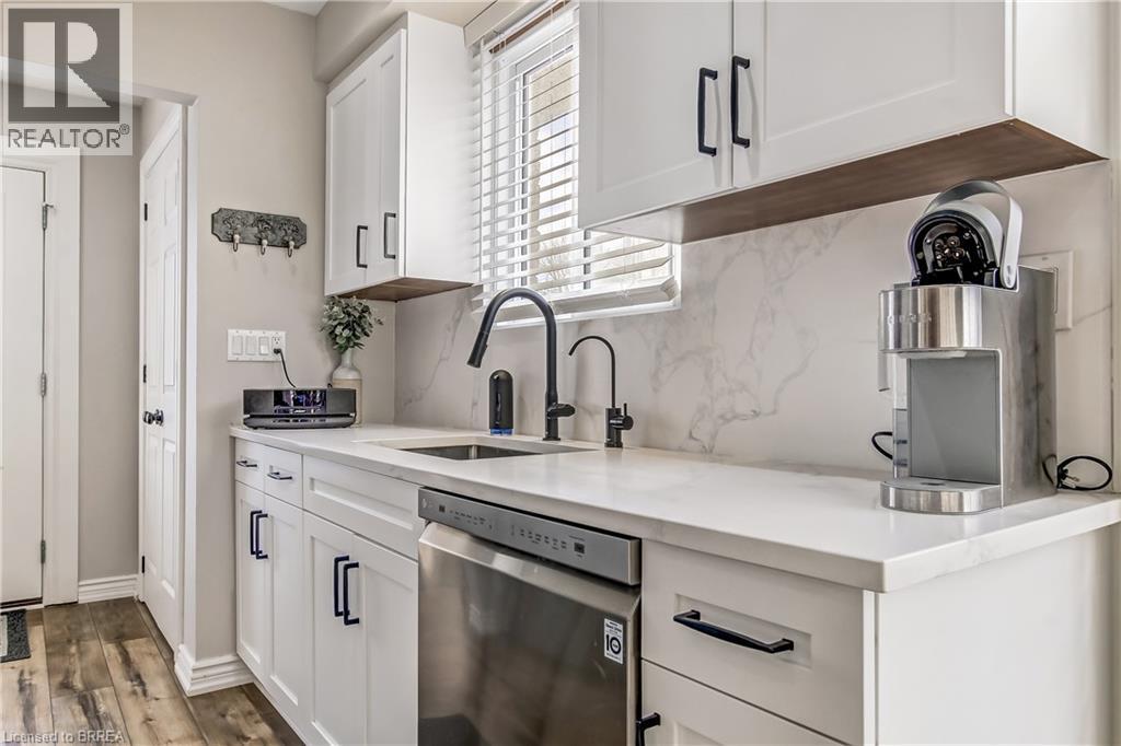4 Maple Crescent, Paris, ON - Indoor Photo Showing Kitchen