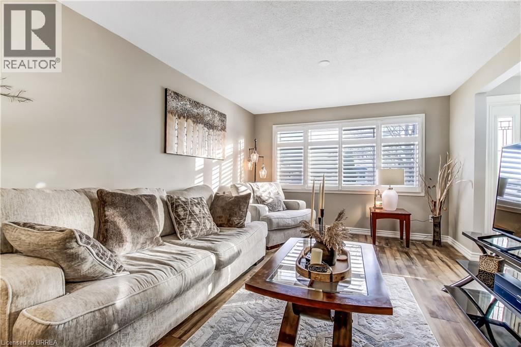 4 Maple Crescent, Paris, ON - Indoor Photo Showing Living Room