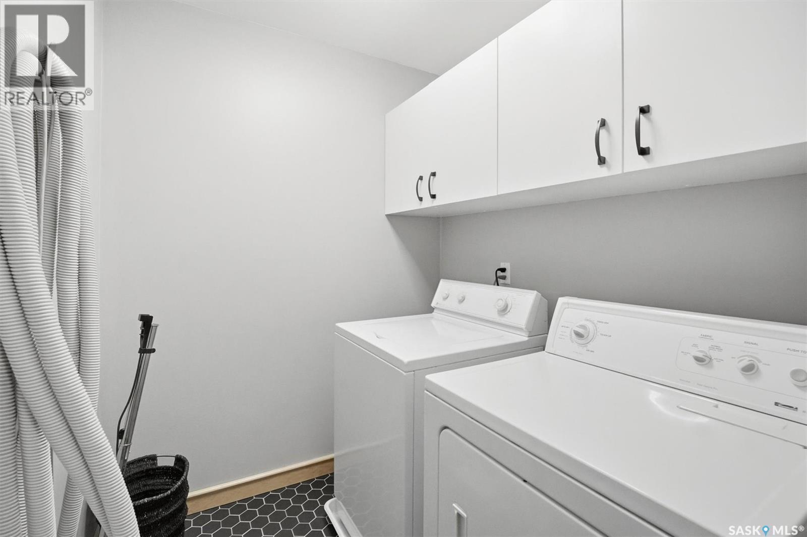 206 Gathercole Crescent, Saskatoon, SK - Indoor Photo Showing Laundry Room