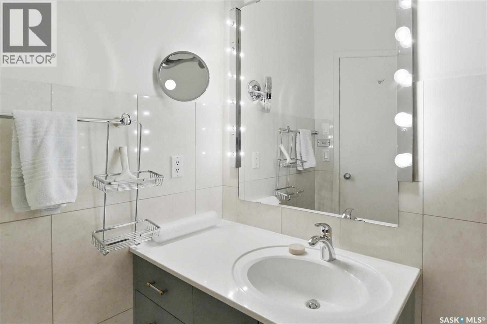 206 Gathercole Crescent, Saskatoon, SK - Indoor Photo Showing Bathroom