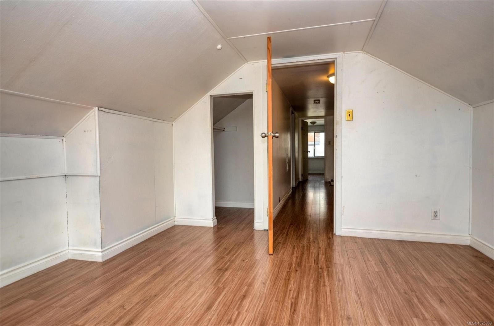 1237 Hillside Ave, Victoria, BC