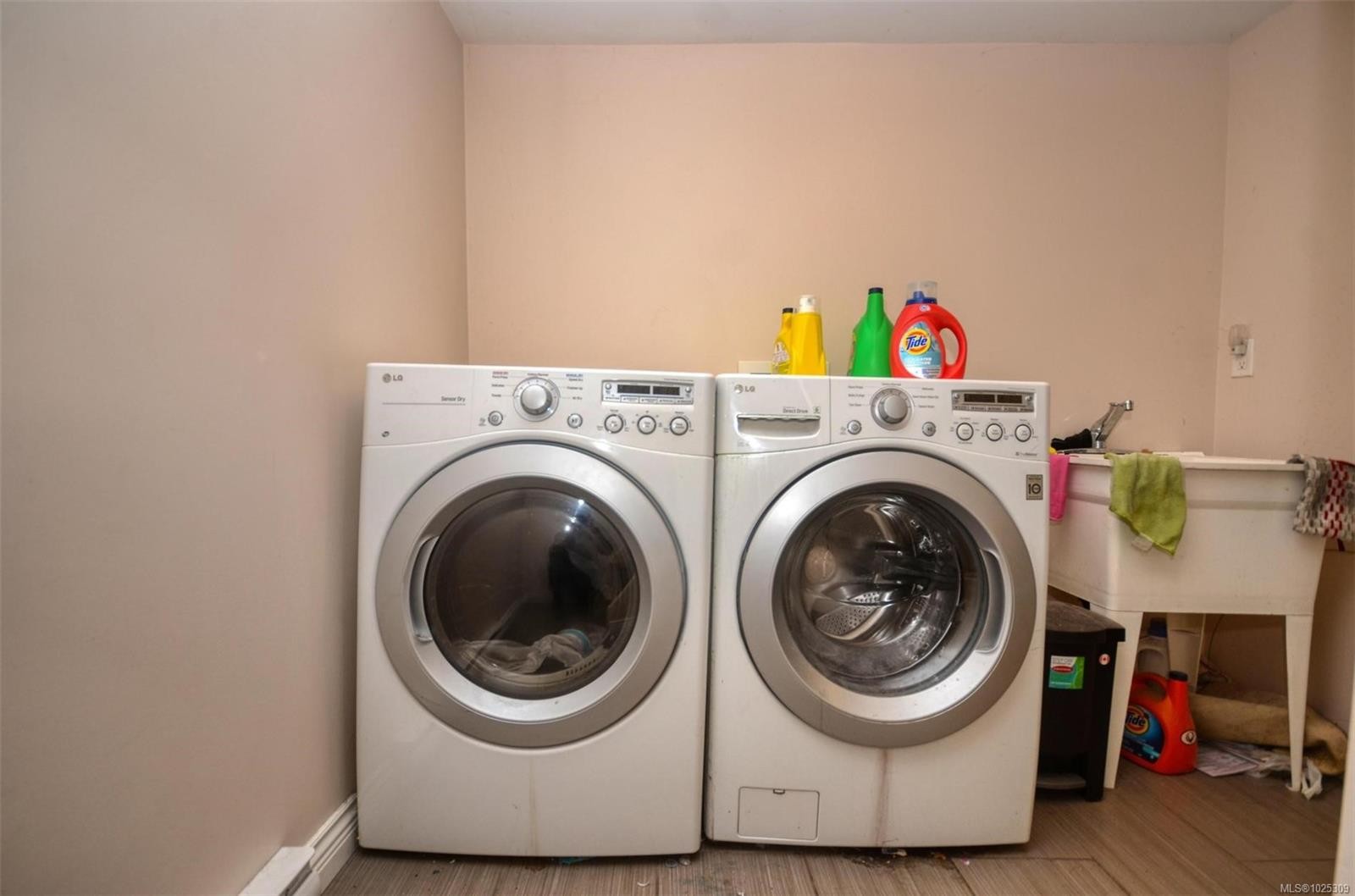 1237 Hillside Ave, Victoria, BC