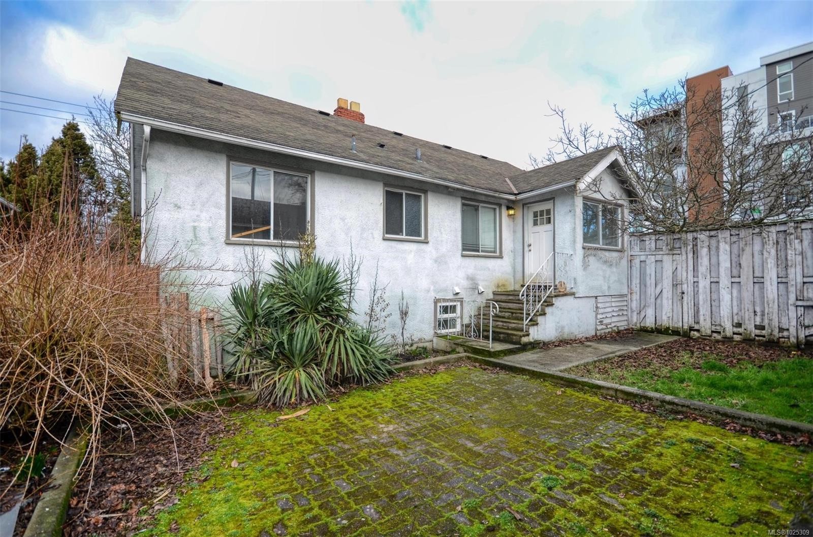 1237 Hillside Ave, Victoria, BC