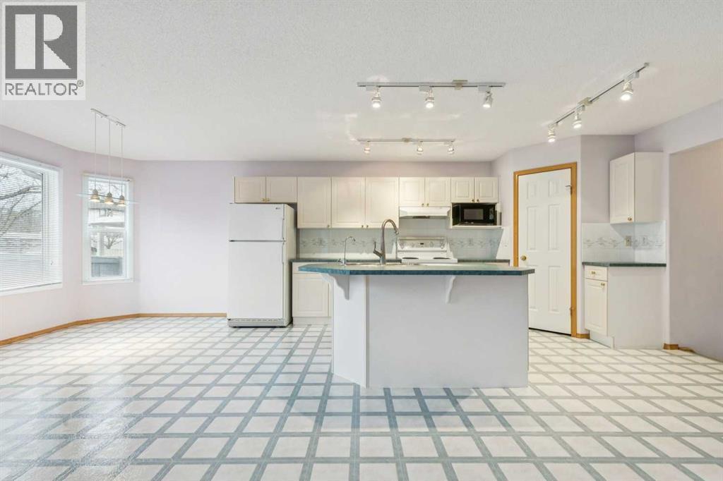 276 Hidden Valley Grove Nw, Calgary, AB - Indoor Photo Showing Kitchen