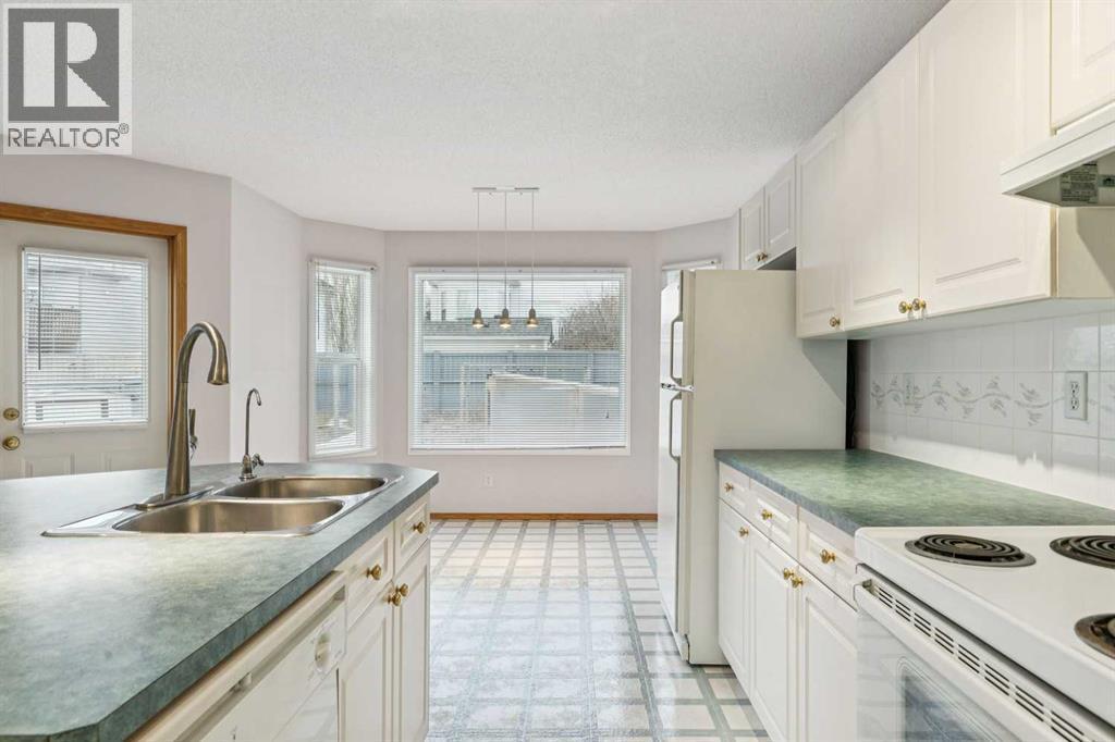 276 Hidden Valley Grove Nw, Calgary, AB - Indoor Photo Showing Kitchen With Double Sink