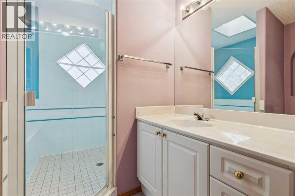 276 Hidden Valley Grove Nw, Calgary, AB - Indoor Photo Showing Bathroom