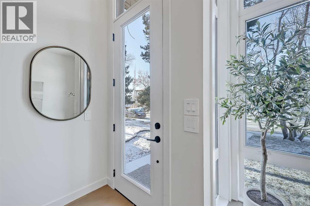 5020 21A Street Sw, Calgary, AB - Indoor Photo Showing Other Room