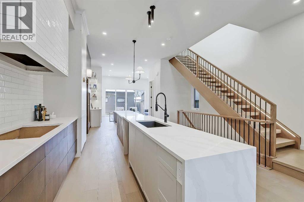 5020 21A Street Sw, Calgary, AB - Indoor Photo Showing Kitchen With Upgraded Kitchen