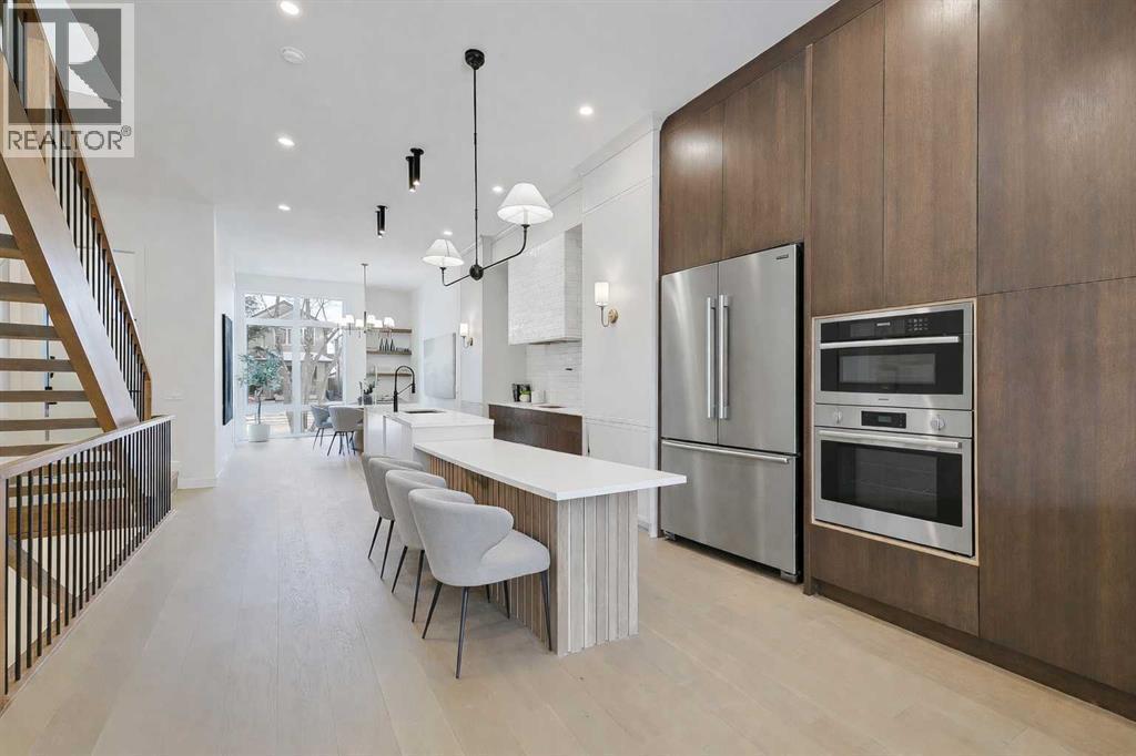 5020 21A Street Sw, Calgary, AB - Indoor Photo Showing Other Room