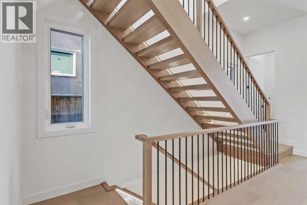 5020 21A Street Sw, Calgary, AB - Indoor Photo Showing Other Room