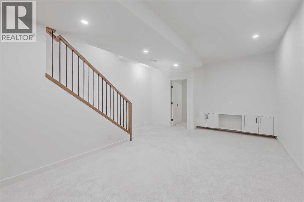 5020 21A Street Sw, Calgary, AB - Indoor Photo Showing Other Room