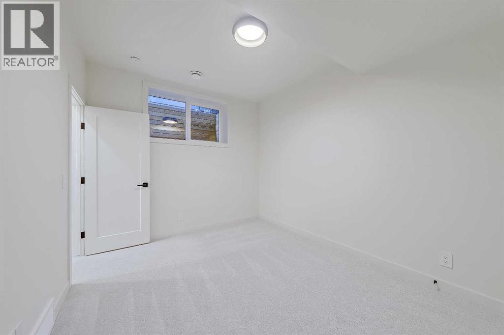 5020 21A Street Sw, Calgary, AB - Indoor Photo Showing Other Room