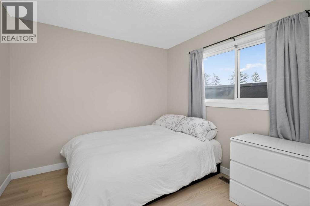 3503 42 Street Ne, Calgary, AB - Indoor Photo Showing Bedroom