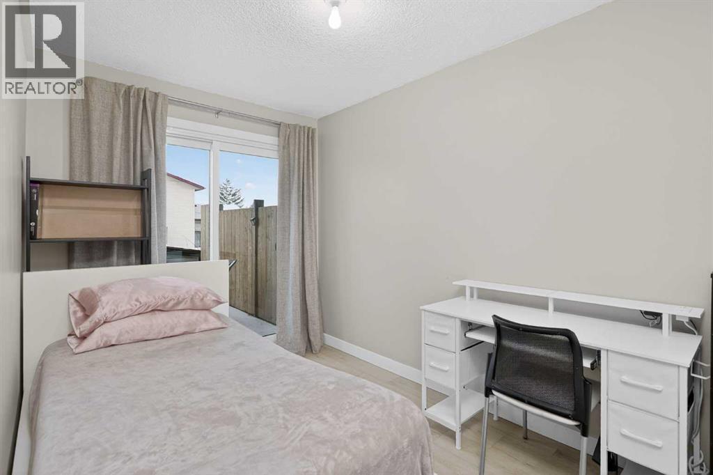 3503 42 Street Ne, Calgary, AB - Indoor Photo Showing Bedroom