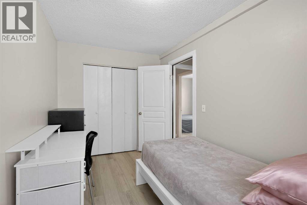 3503 42 Street Ne, Calgary, AB - Indoor Photo Showing Bedroom