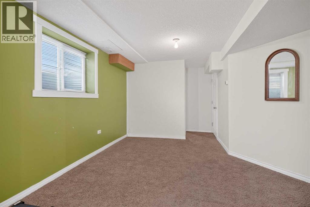 3503 42 Street Ne, Calgary, AB - Indoor Photo Showing Other Room