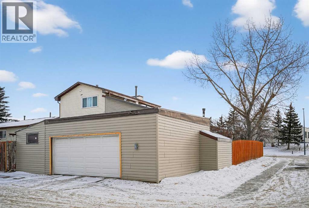 3503 42 Street Ne, Calgary, AB - Outdoor
