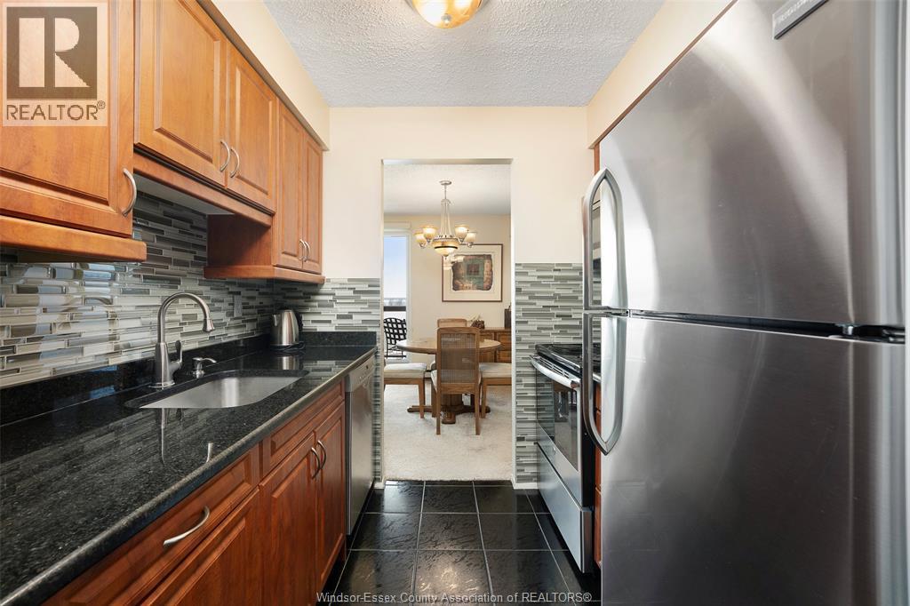 9099 Riverside Dr E Unit# E1017, Windsor, ON - Indoor Photo Showing Kitchen