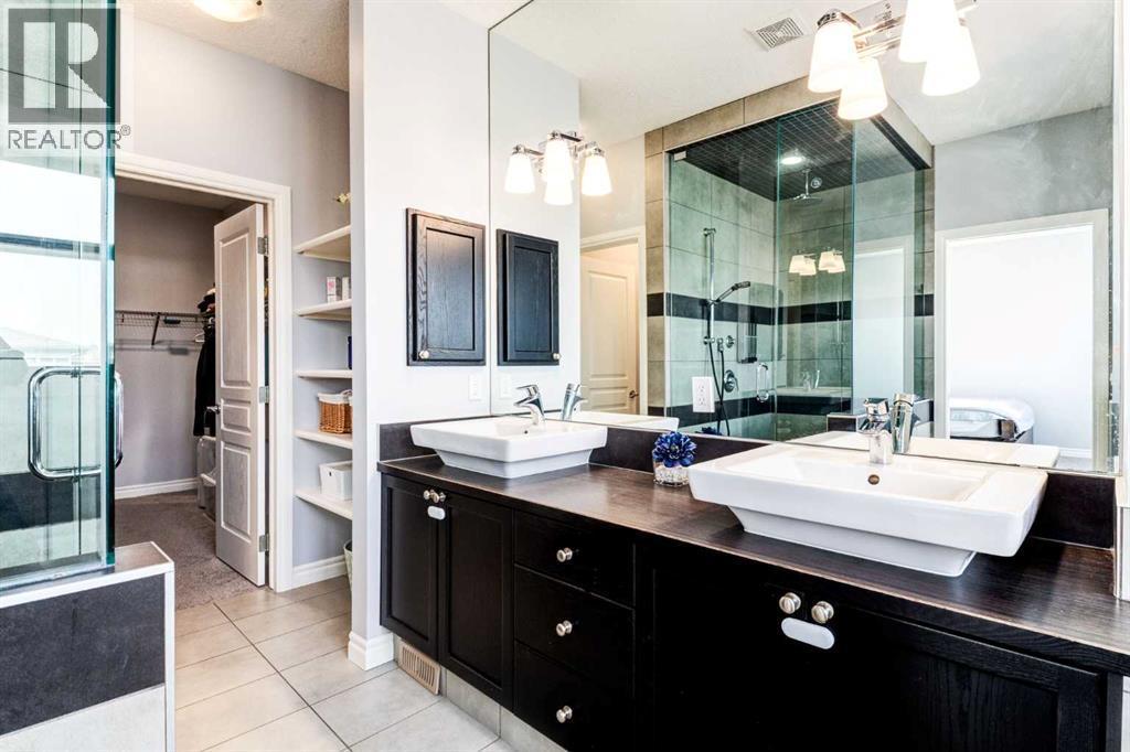Master Ensuite - 14 Marquis Heights Se, Calgary, AB - Indoor Photo Showing Bathroom