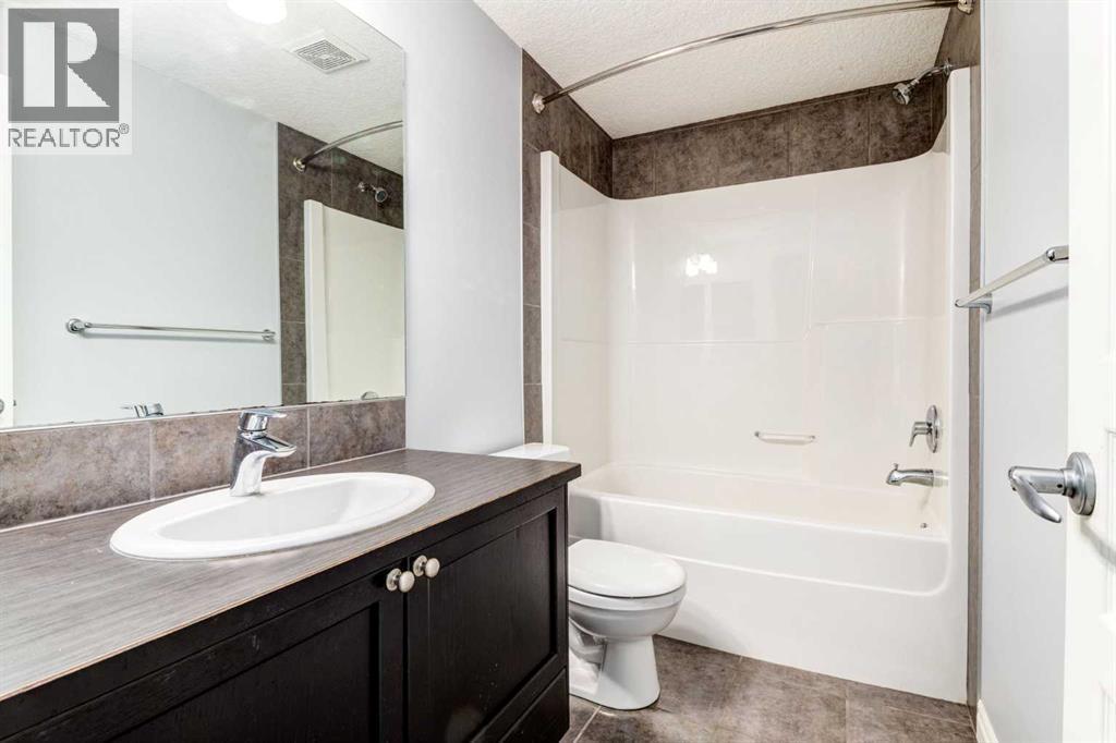 14 Marquis Heights Se, Calgary, AB - Indoor Photo Showing Bathroom