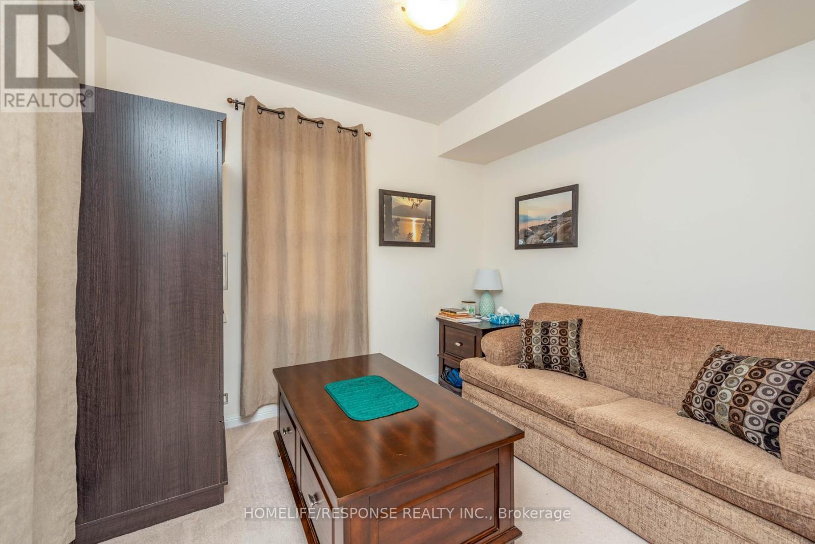 577 Pharo Point, Milton, ON - Indoor Photo Showing Living Room
