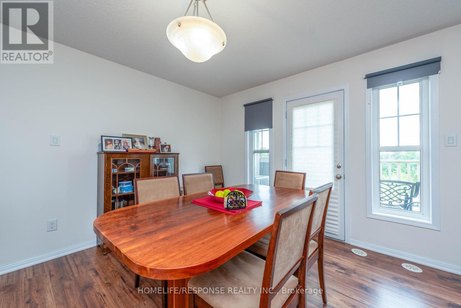 577 Pharo Point, Milton, ON - Indoor Photo Showing Dining Room