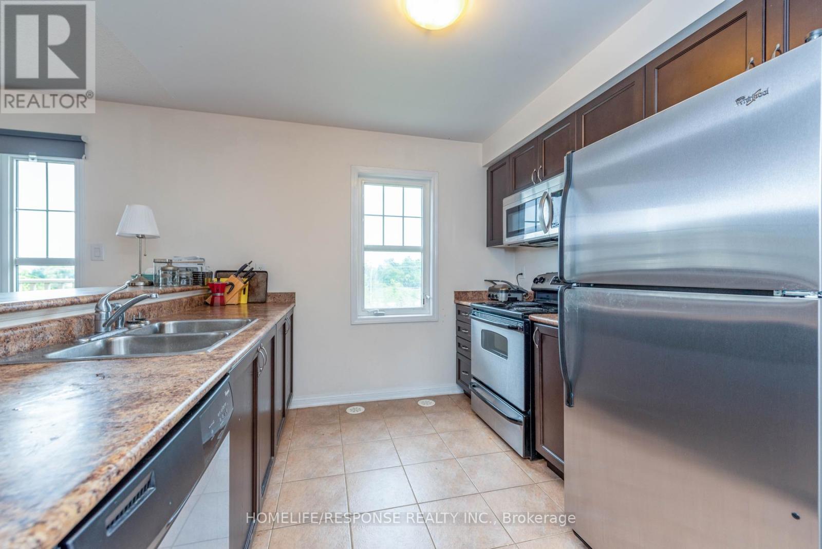 577 Pharo Point, Milton, ON - Indoor Photo Showing Kitchen With Double Sink