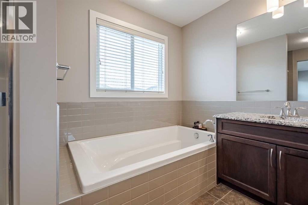 355 Evanston Way Nw, Calgary, AB - Indoor Photo Showing Bathroom