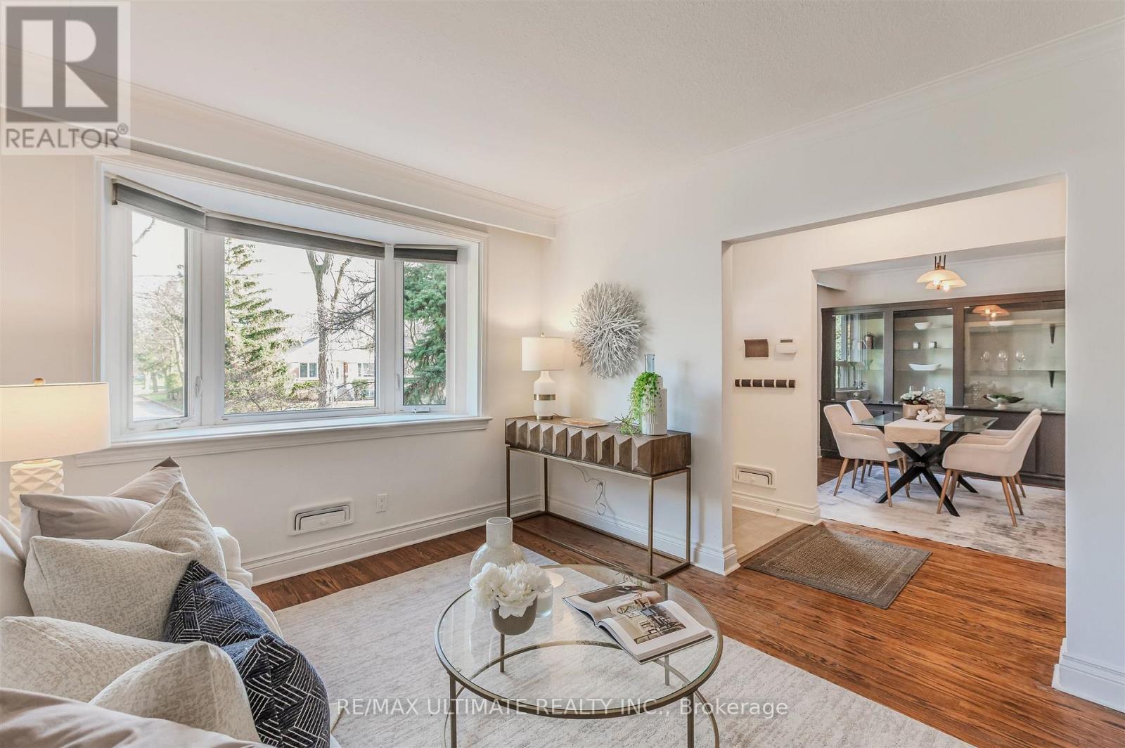 110 De Quincy Boulevard, Toronto, ON - Indoor Photo Showing Living Room