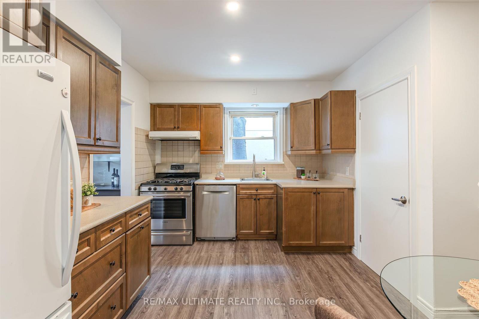 110 De Quincy Boulevard, Toronto, ON - Indoor Photo Showing Kitchen