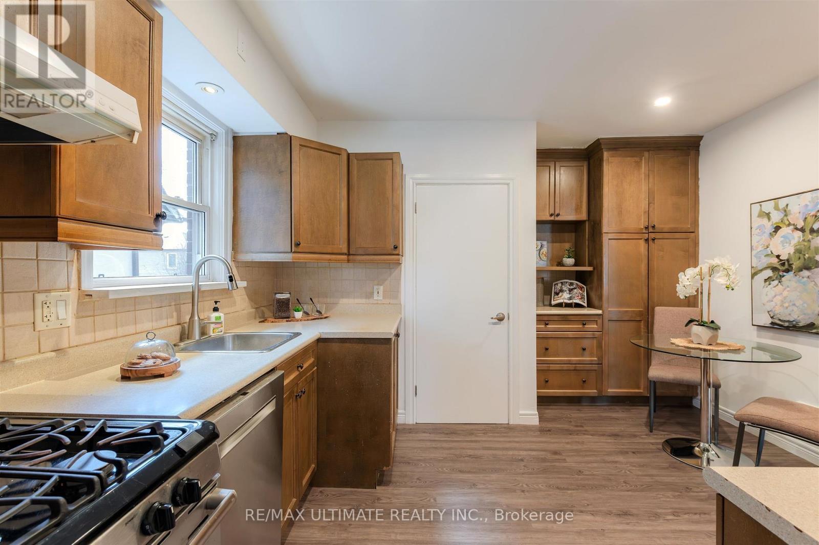 110 De Quincy Boulevard, Toronto, ON - Indoor Photo Showing Kitchen