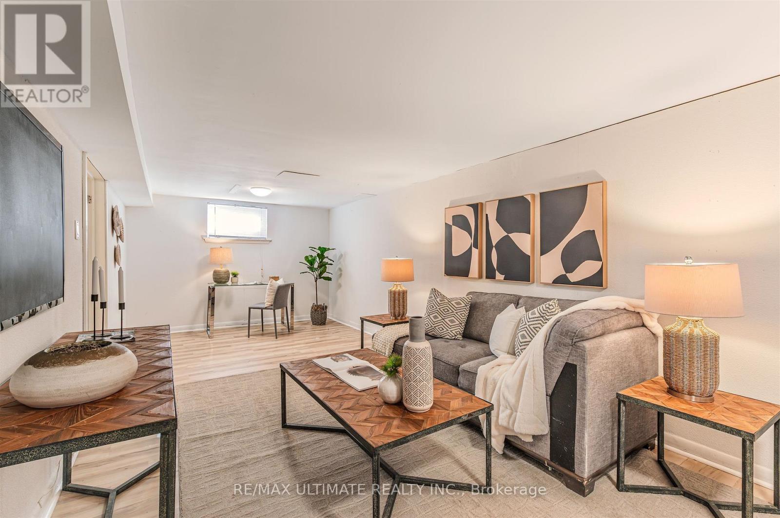 110 De Quincy Boulevard, Toronto, ON - Indoor Photo Showing Living Room