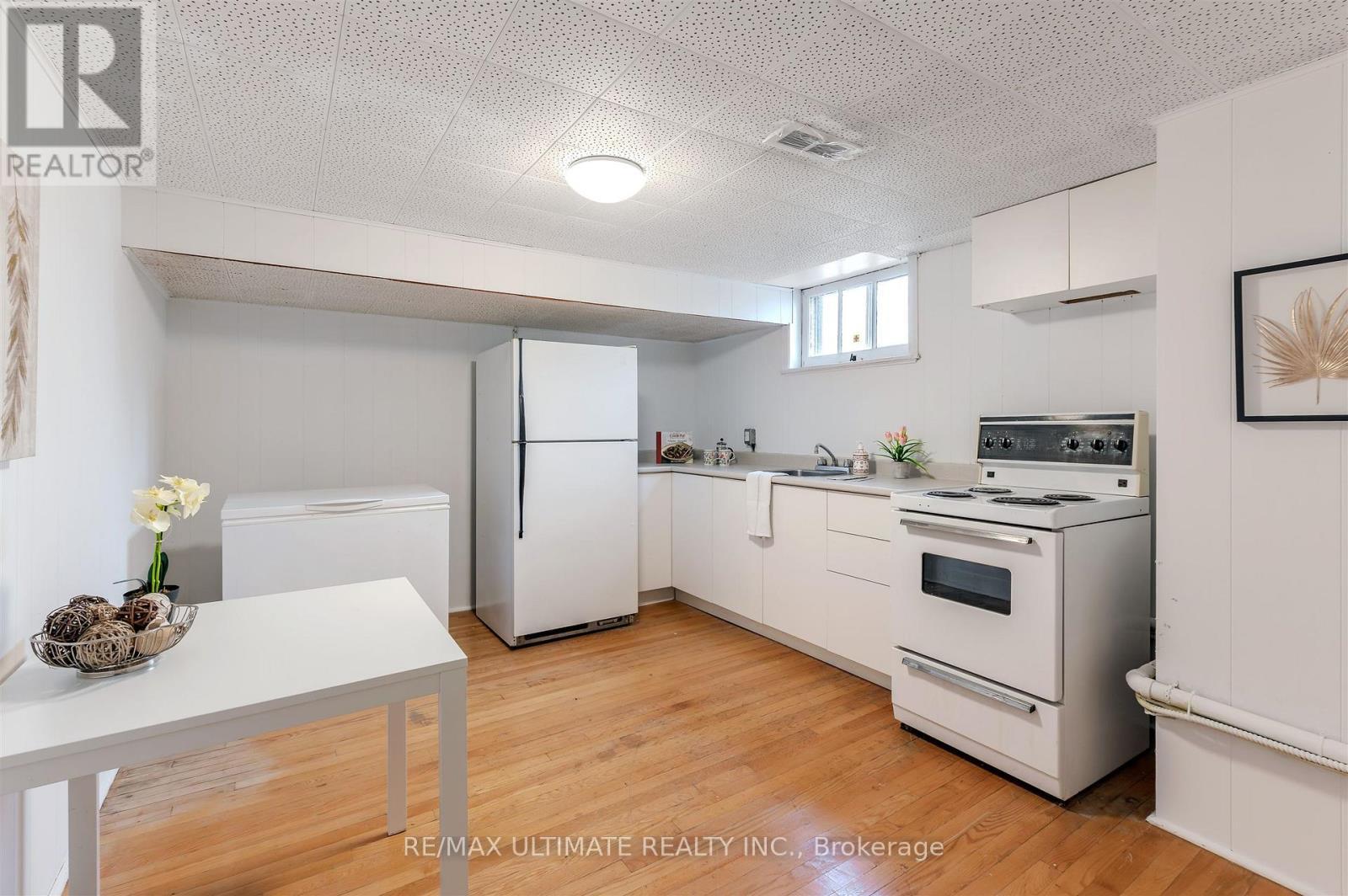 110 De Quincy Boulevard, Toronto, ON - Indoor Photo Showing Kitchen