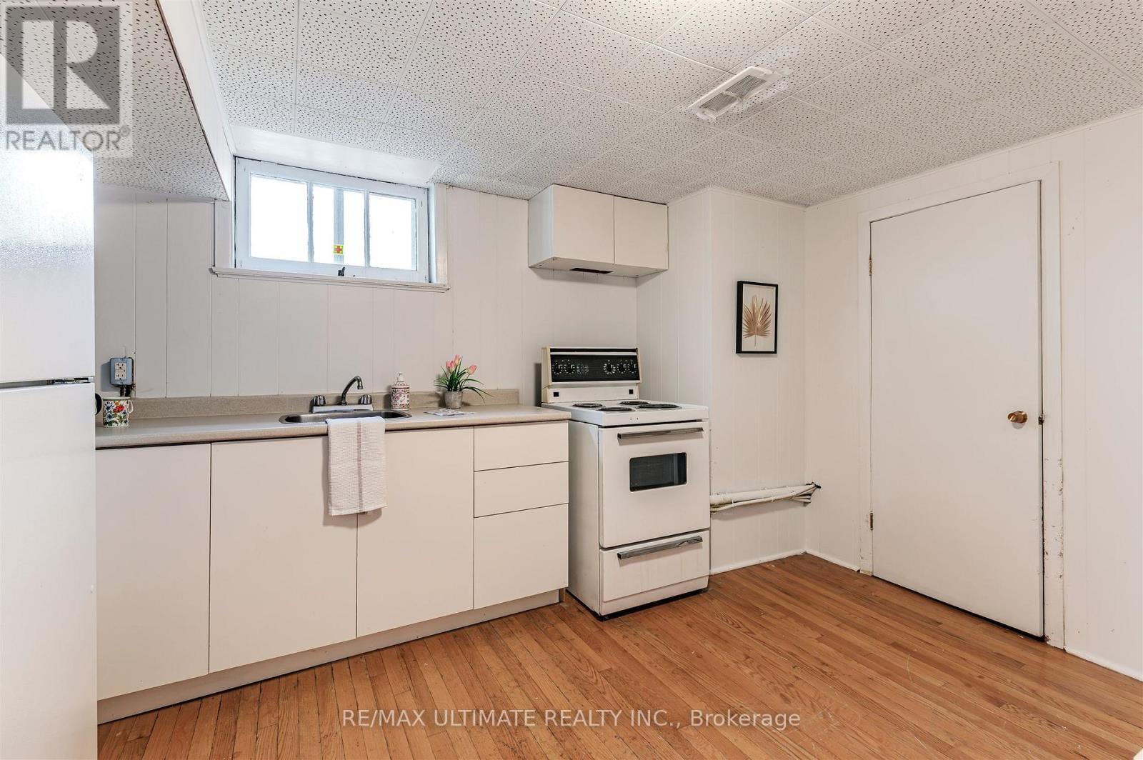110 De Quincy Boulevard, Toronto, ON - Indoor Photo Showing Kitchen