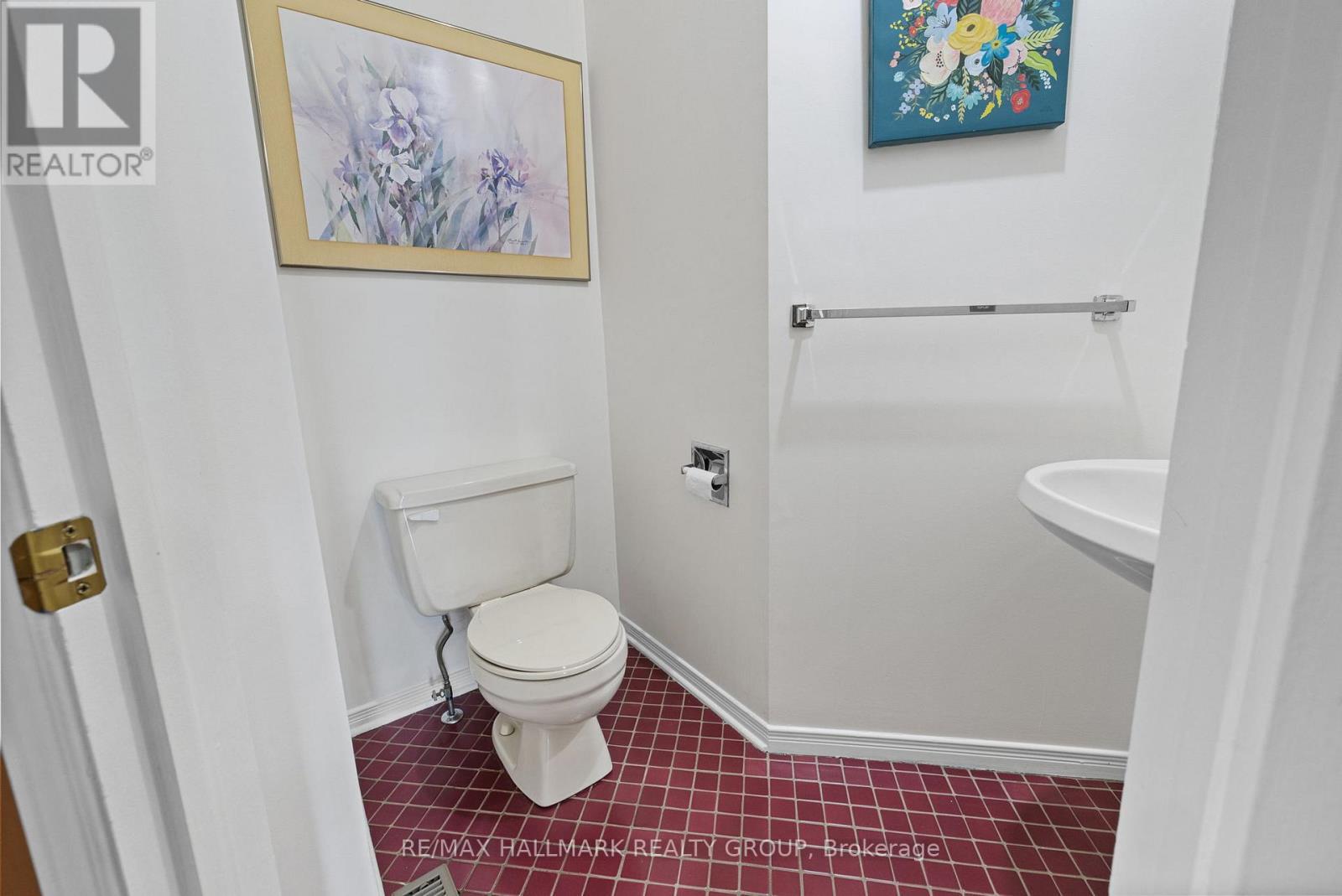 Main floor powder room details - 944 Greenbriar Avenue, Ottawa, ON - Indoor Photo Showing Bathroom