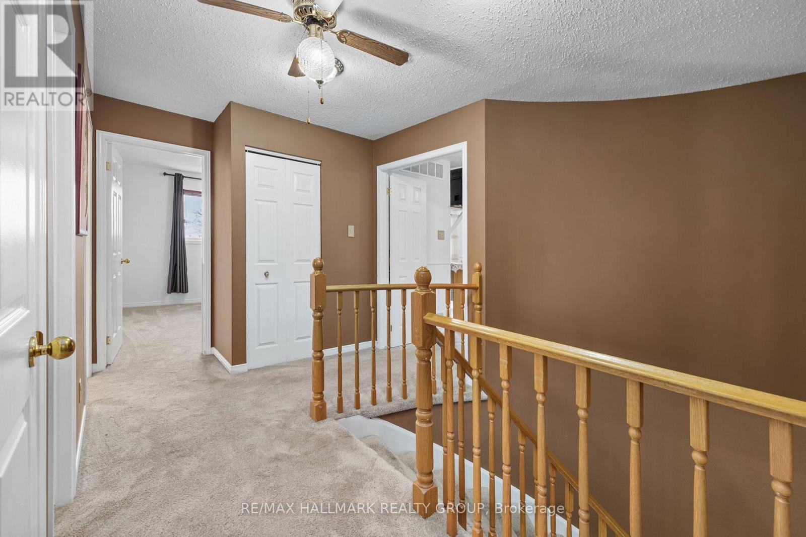 Upper hallway overlooking foyer - 944 Greenbriar Avenue, Ottawa, ON - Indoor Photo Showing Other Room