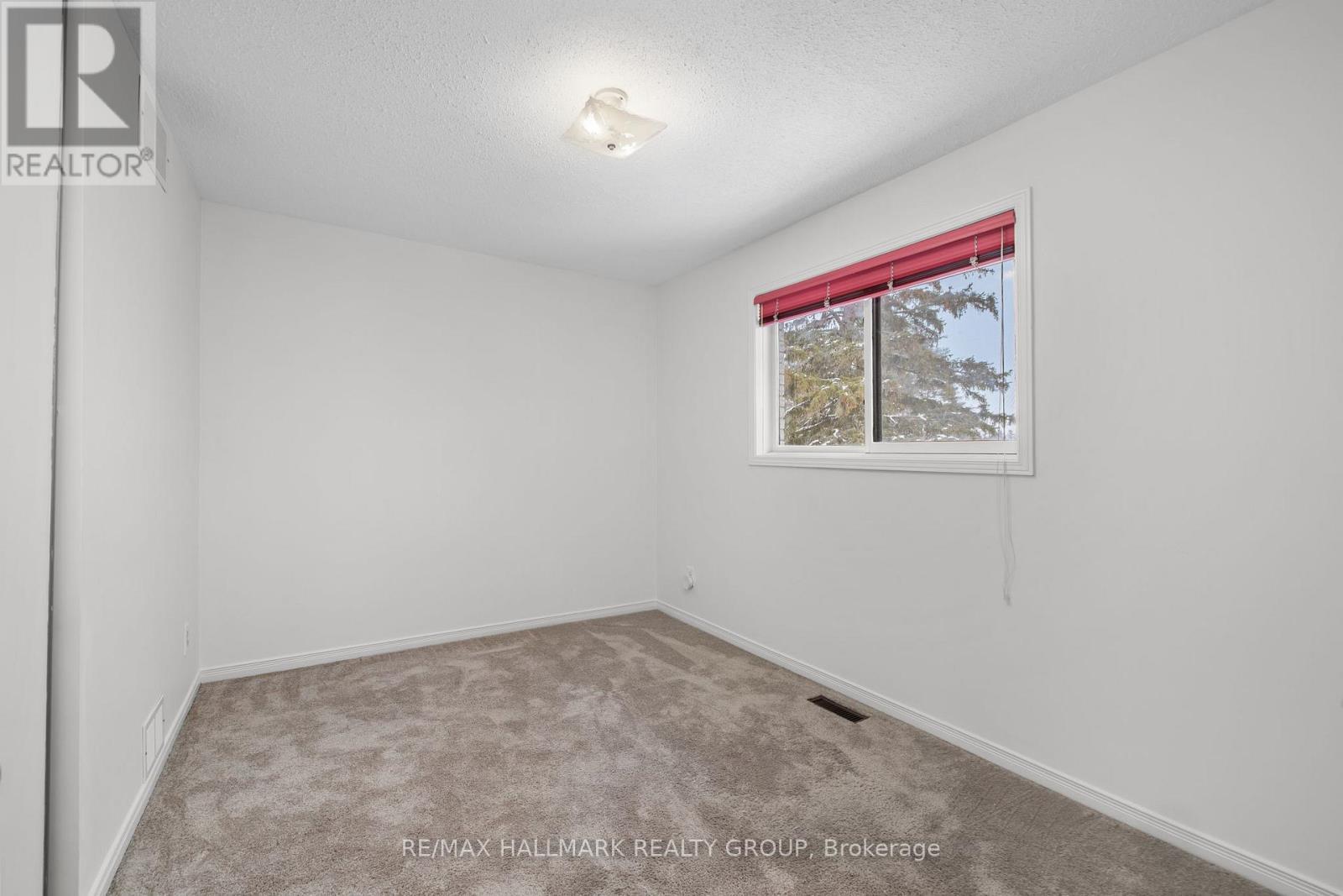 Bedroom with natural light - 944 Greenbriar Avenue, Ottawa, ON - Indoor Photo Showing Other Room