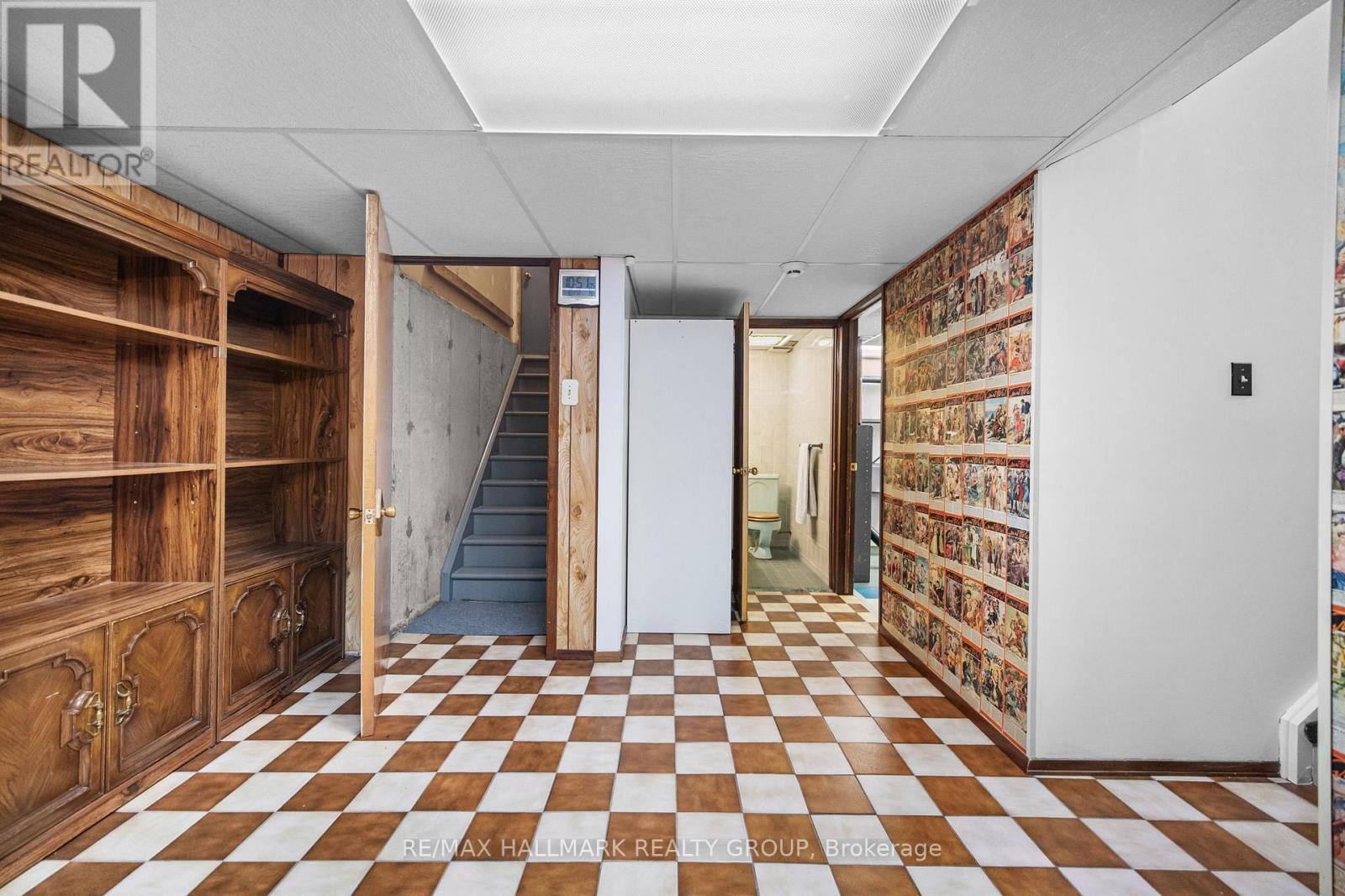 Basement hallway and storage - 944 Greenbriar Avenue, Ottawa, ON - Indoor Photo Showing Other Room