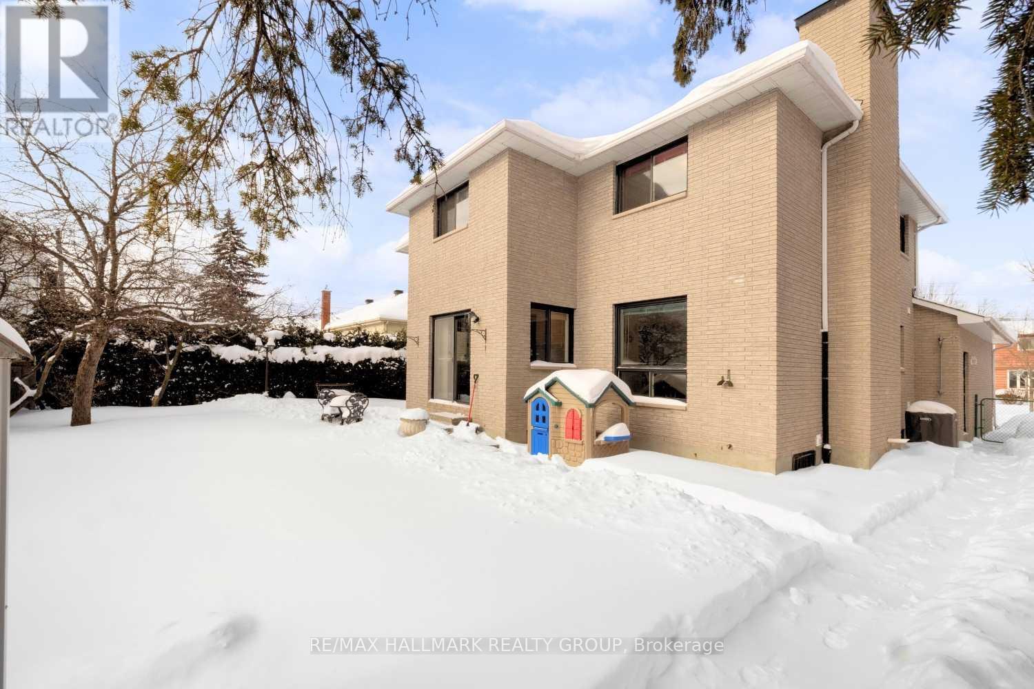 Rear exterior view of 944 Greenbriar Avenue - 944 Greenbriar Avenue, Ottawa, ON - Outdoor With Exterior