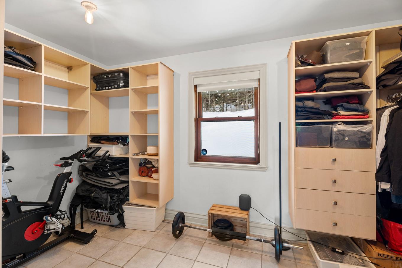 Walk-in closet - 2966 Rue Du Domaine-Du-Lac-Lucerne, Sainte-Adèle, QC - Indoor